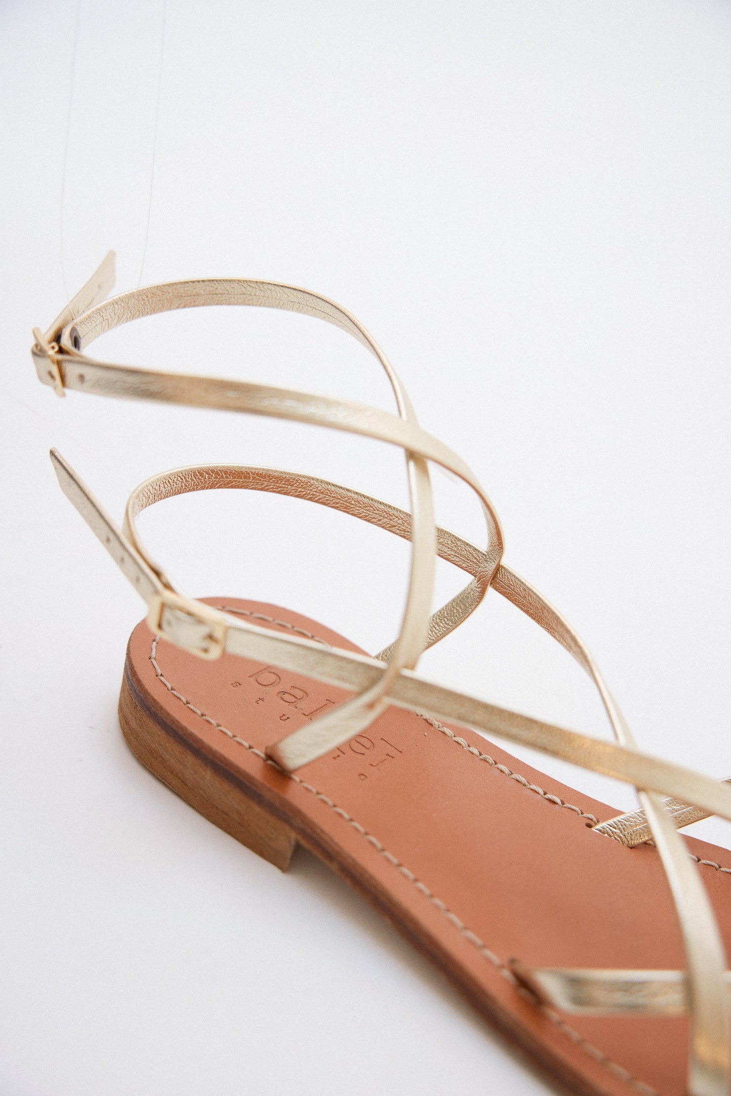 NOVEDAD - Sandalia Romana dorada
